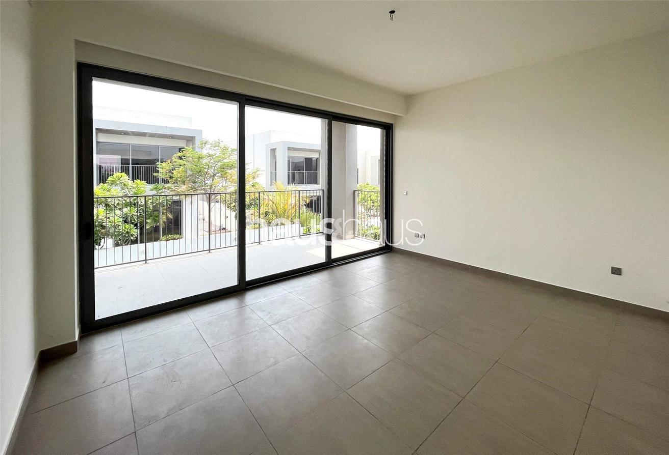Next to Pool and Gym | 3 Bed + Maids | Huge Plot photo 7