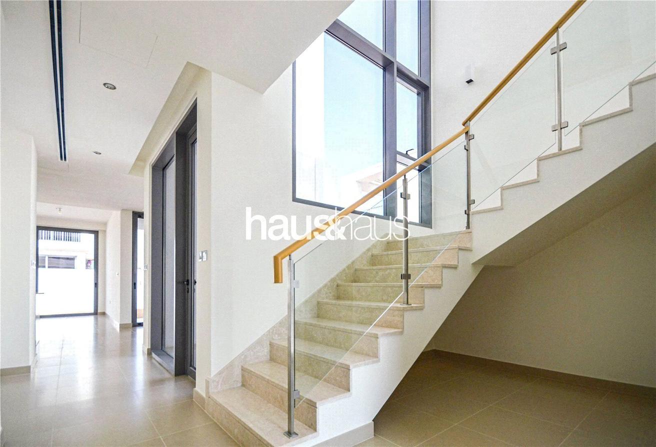 Next to Pool and Gym | 3 Bed + Maids | Huge Plot photo 6
