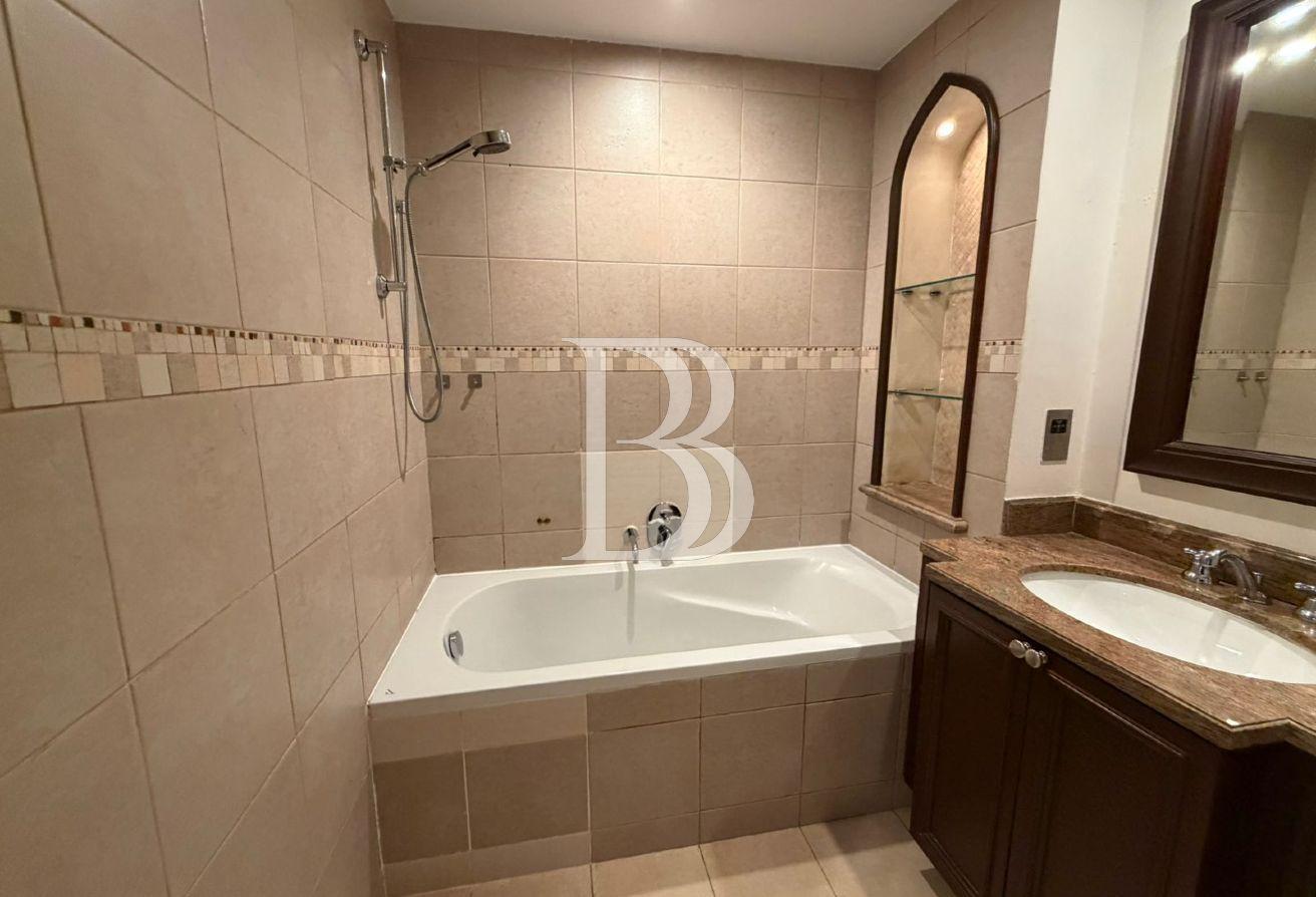 Premium Location | Burj Khalifa view | Vacant photo 8