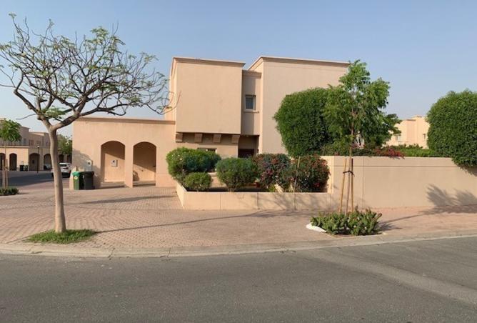 3 BR Villa in The Springs with Private Garden photo 2