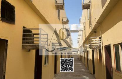 سكن عمال - استوديو - 8 حمامات للايجار في بناية اس جي 10 - المنطقة الصناعية رقم 10 - المنطقة الصناعية بالشارقة - الشارقة