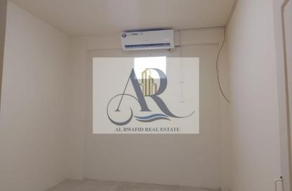 سكن عمال - استوديو - 8 حمامات للايجار في بناية اس جي 10 - المنطقة الصناعية رقم 10 - المنطقة الصناعية بالشارقة - الشارقة