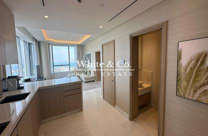 Apartment - 1 - 2 for rent in The Palm Tower - Palm Jumeirah - Dubai