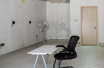 Shop - Studio for rent in Karimian 3 - Jumeirah Garden City - Al Satwa - Dubai