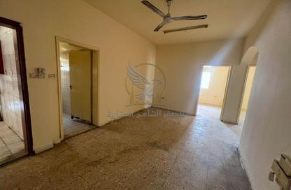 Apartment - 2 - 2 for rent in Zayd Bin Aslam Street - Abu shagara - Sharjah
