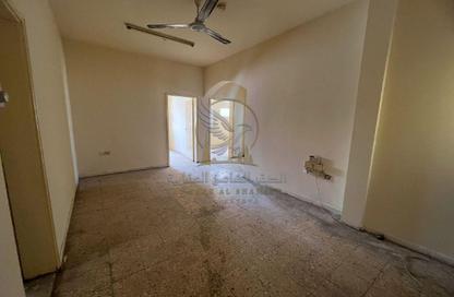 Apartment - 2 - 2 for rent in Zayd Bin Aslam Street - Abu shagara - Sharjah