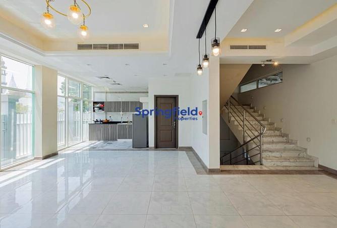 High ROI | Strategically location | Vacant