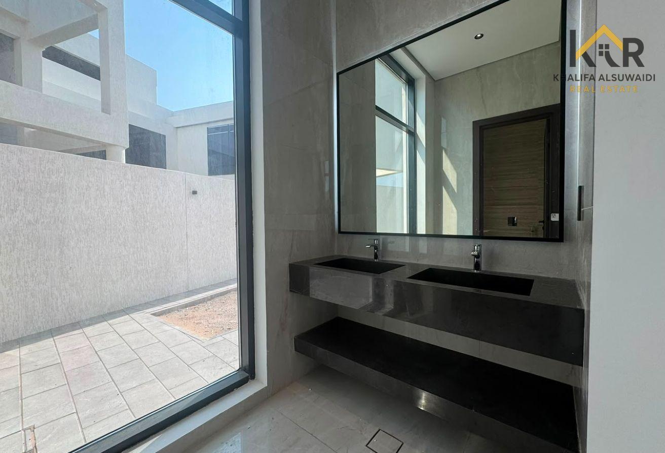 Ultra Luxury | Private Elevator | Brand New photo 6