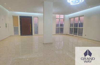 Villa - 5 Bedrooms - 7 Bathrooms for rent in Al Aweer 1 - Al Aweer - Dubai