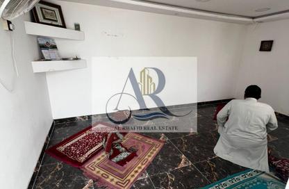 سكن عمال - استوديو - 8 حمامات للايجار في السجع إس - الصجعة - الشارقة
