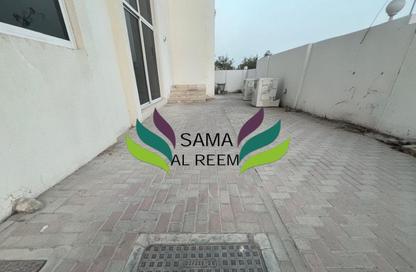 Villa - Studio - 5 for rent in Jumeirah 1 Villas - Jumeirah 1 - Jumeirah - Dubai