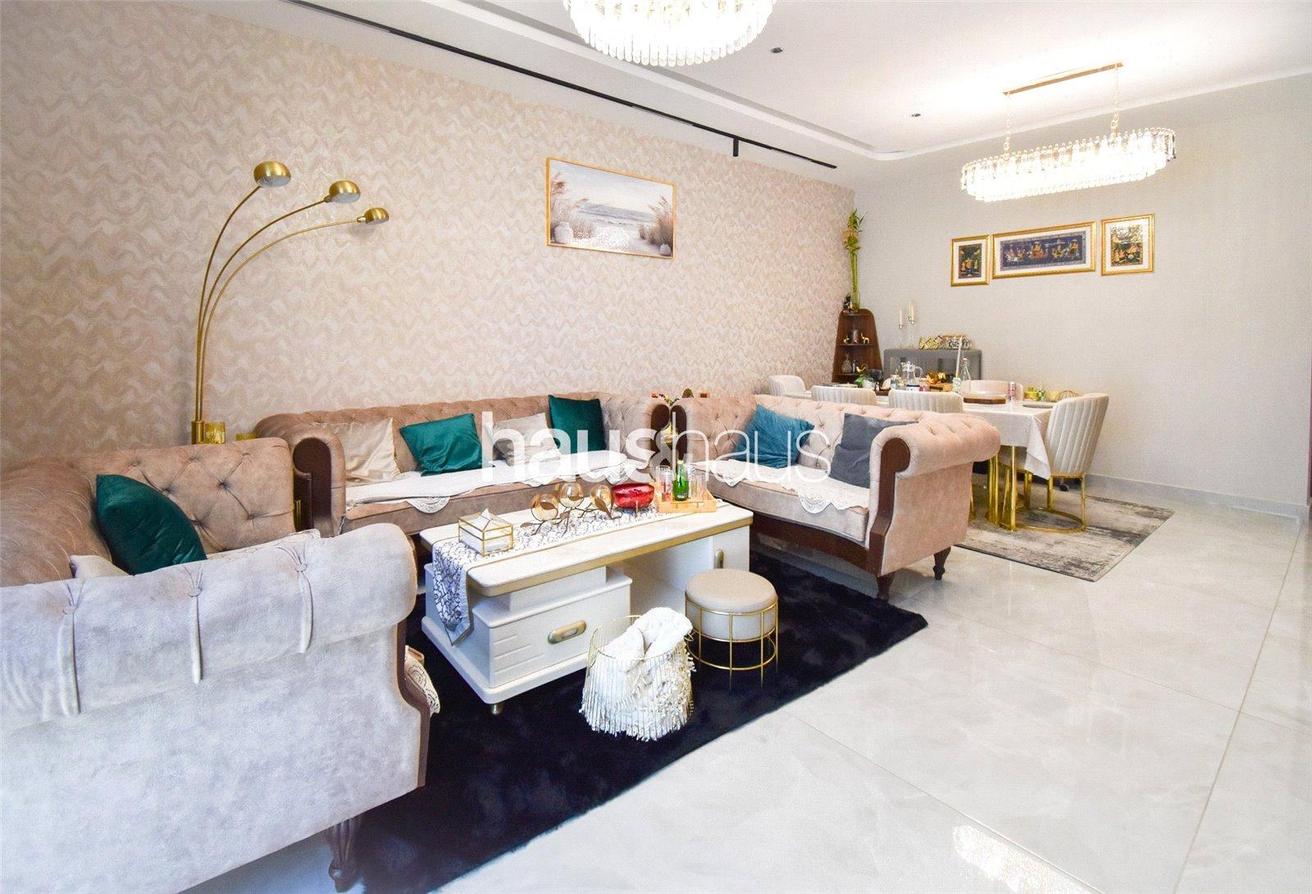 Fully Upgraded | Park Backing | Jacuzzi photo 4