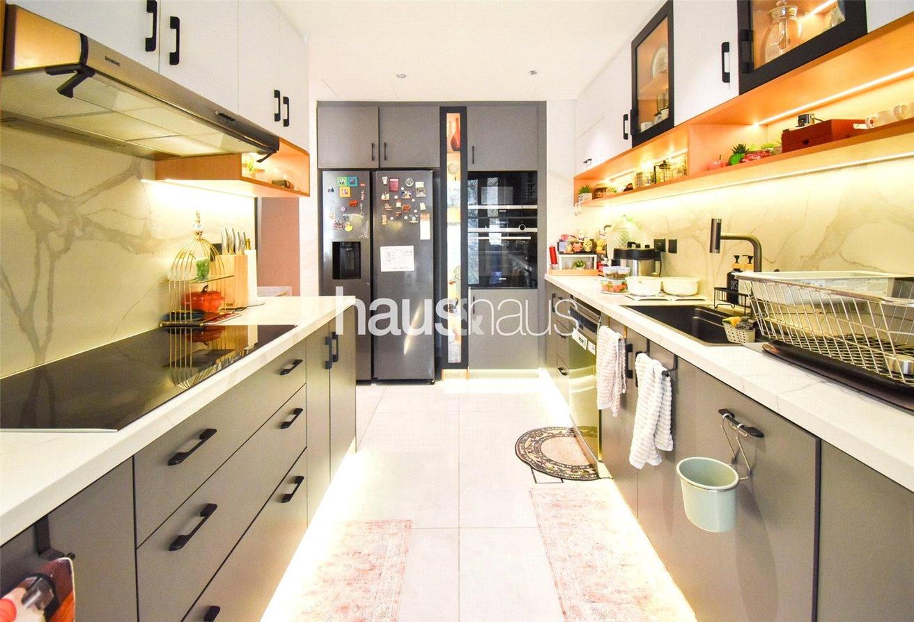 Fully Upgraded | Park Backing | Jacuzzi photo 2