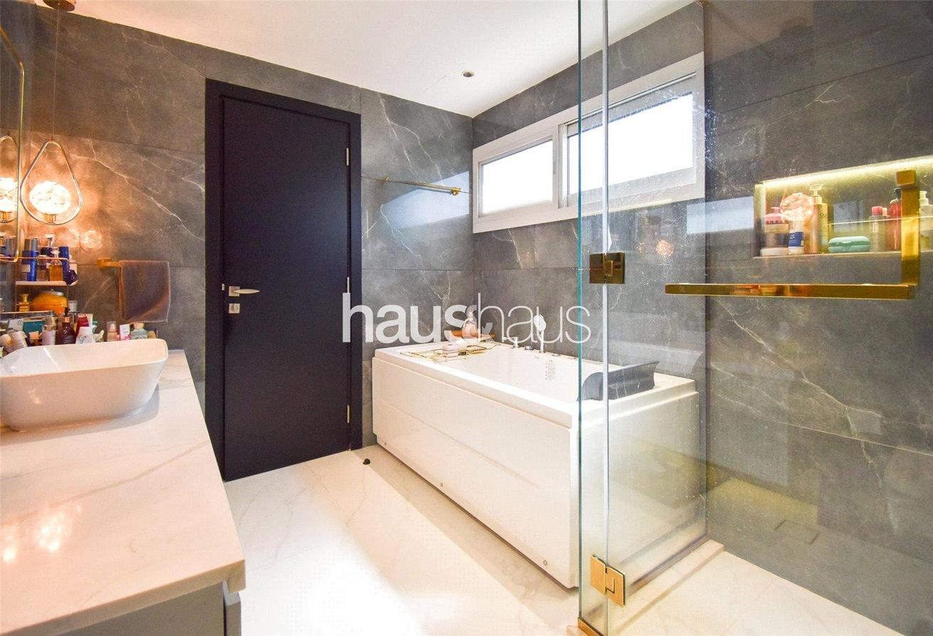 Fully Upgraded | Park Backing | Jacuzzi photo 10