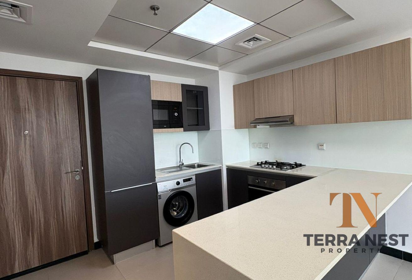 LUXURY LIVING | BIGGER LAYOUT | NEAR TO EXIT photo 2