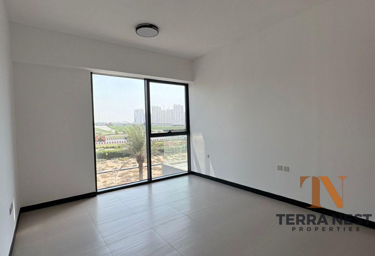 LUXURY LIVING | BIGGER LAYOUT | NEAR TO EXIT photo 6