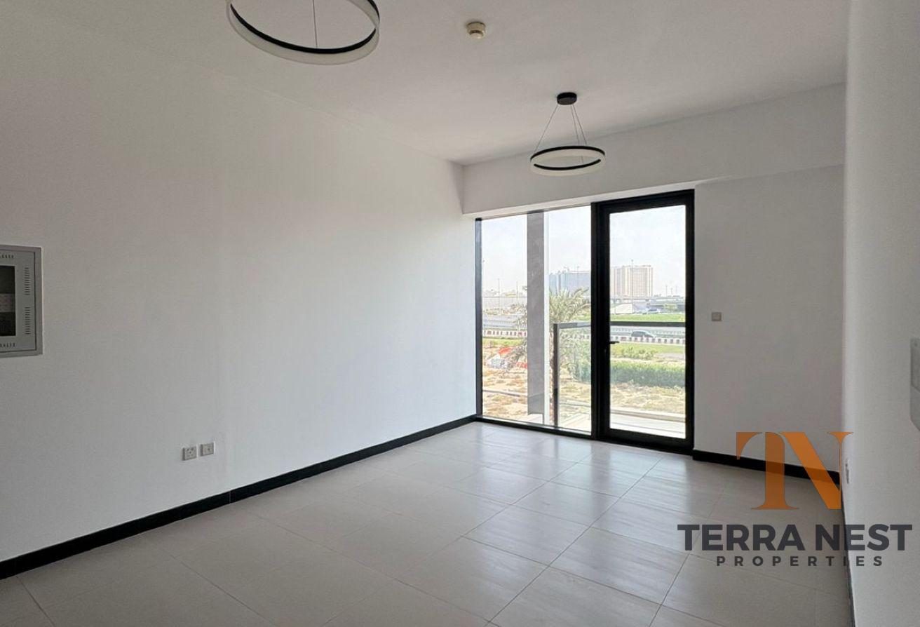 LUXURY LIVING | BIGGER LAYOUT | NEAR TO EXIT photo 4