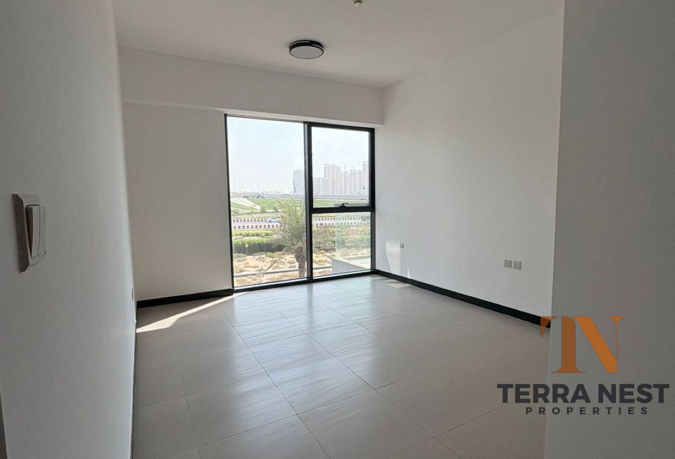 LUXURY LIVING | BIGGER LAYOUT | NEAR TO EXIT photo 5