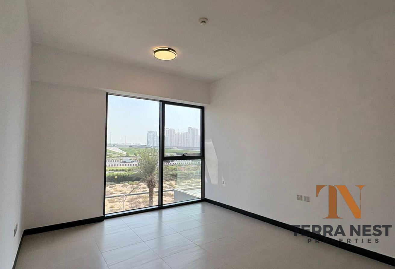 LUXURY LIVING | BIGGER LAYOUT | NEAR TO EXIT photo 3