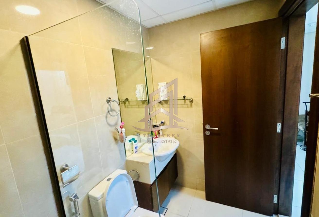Spacious Layout | Ready to Move | Premium Location photo 11