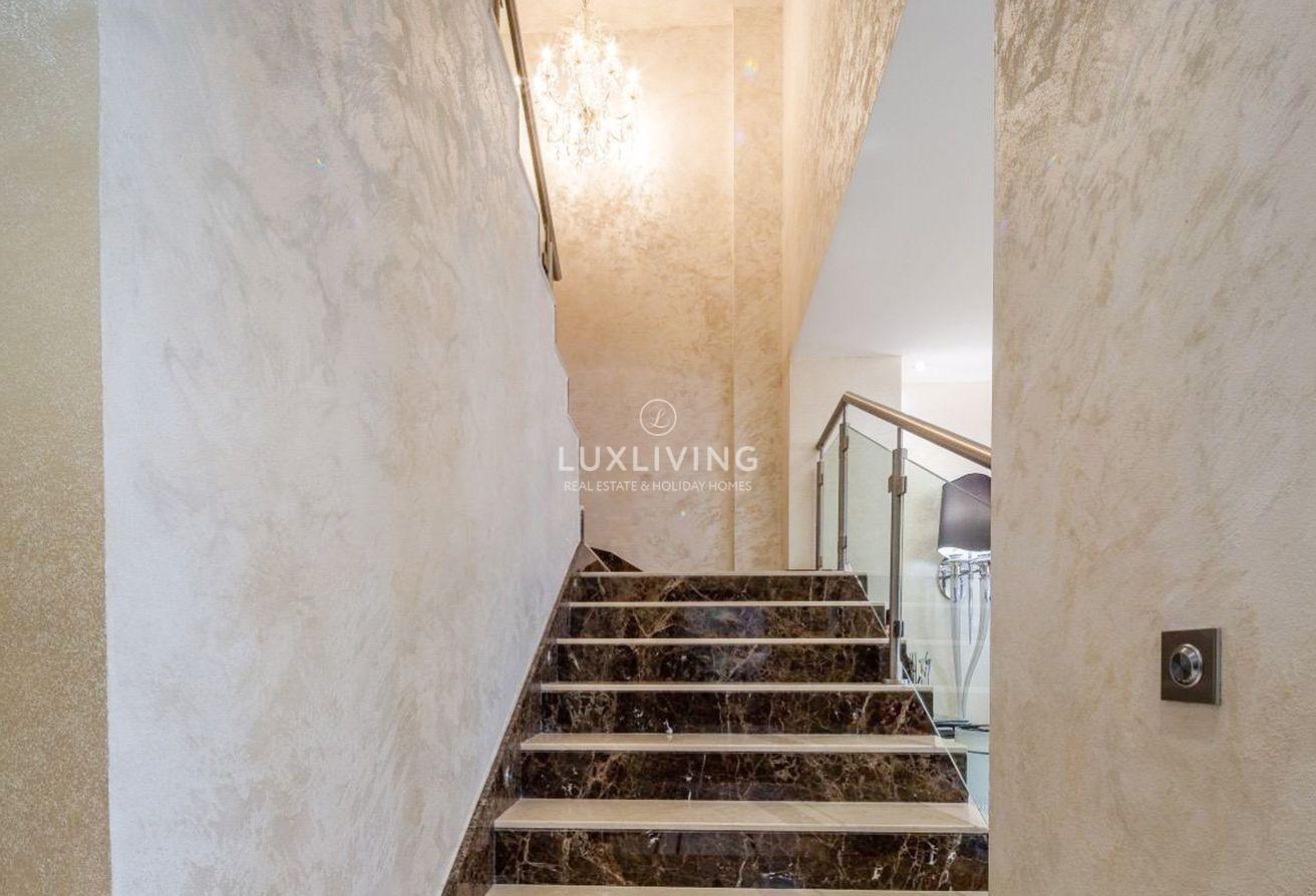 Fully Furnished | Direct Beach Access | Upgraded photo 8