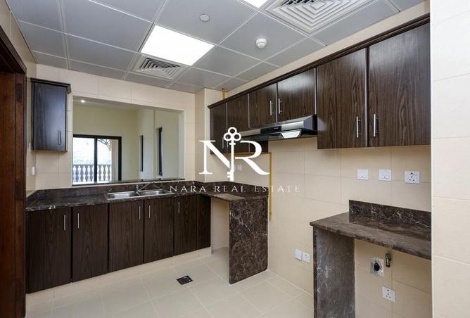 1-bed apartment in Groves · Vacant · City view — photo 3