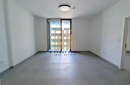 شقة - غرفة نوم - 2 حمامات للايجار في طراز 3 - الجادة - الشارقة