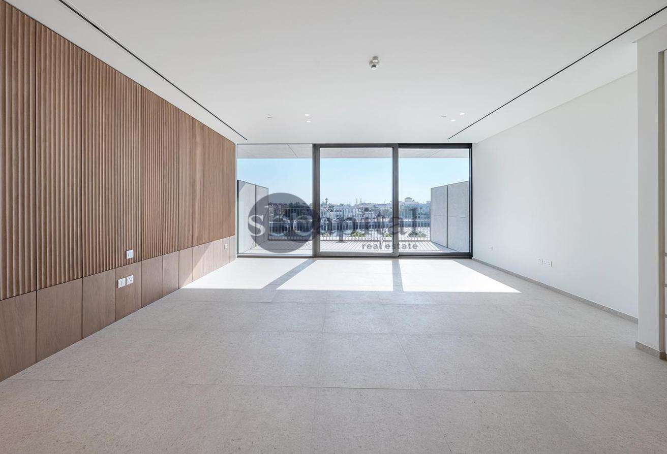 SPACIOUS STUDIO | WATERFRONT LIVING|PRIME LOCATION photo 8
