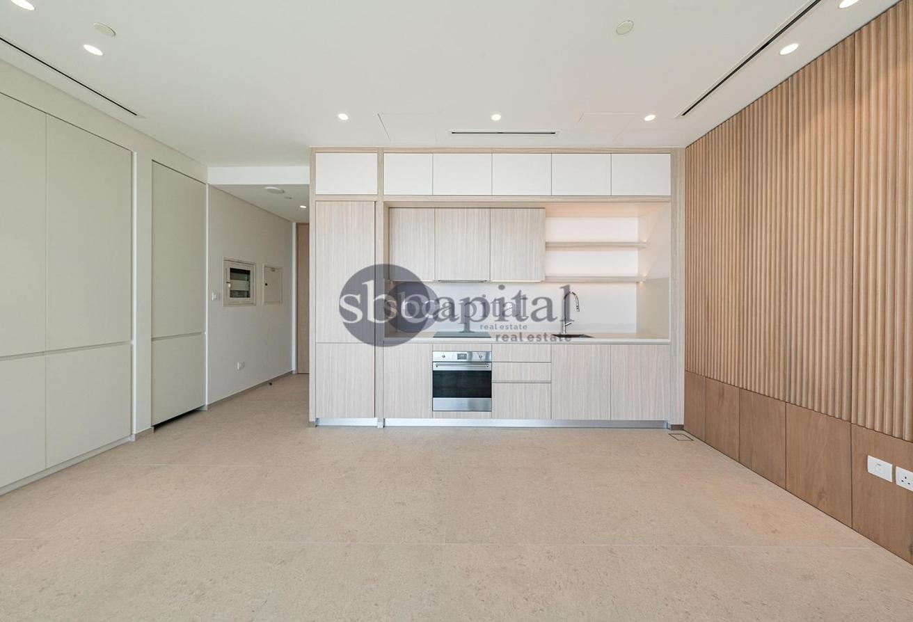SPACIOUS STUDIO | WATERFRONT LIVING|PRIME LOCATION photo 11