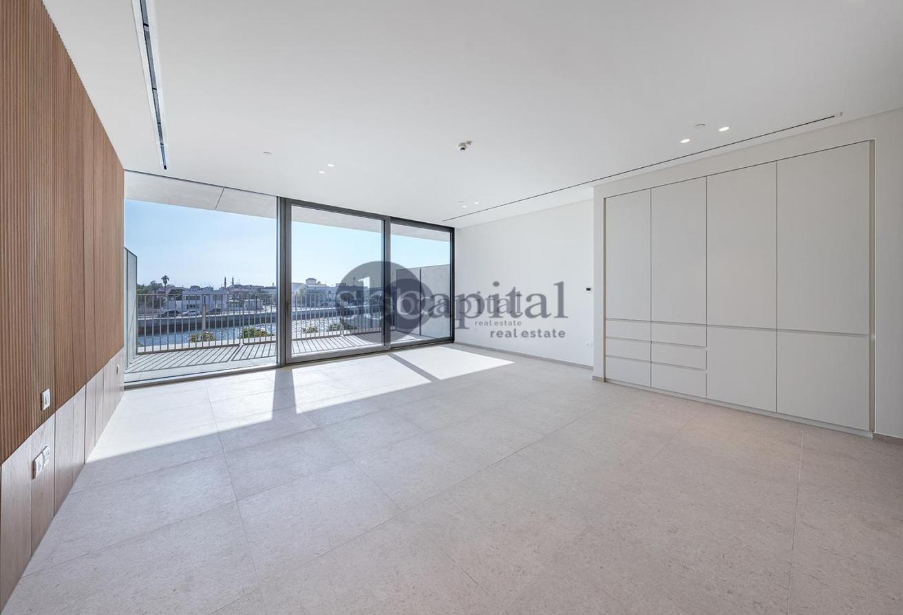SPACIOUS STUDIO | WATERFRONT LIVING|PRIME LOCATION photo 5
