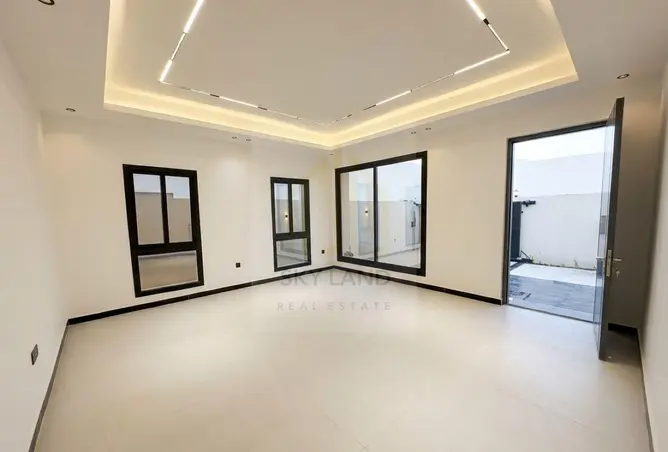 155578639 - Property Image 3