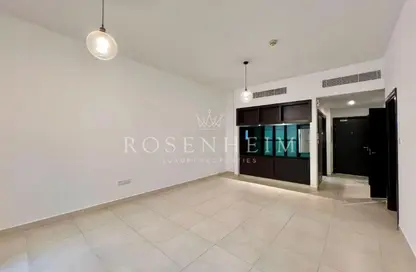 شقة - غرفة نوم - 2 حمامات للايجار في B برج ترافو - ترافو - ذا فيوز - دبي