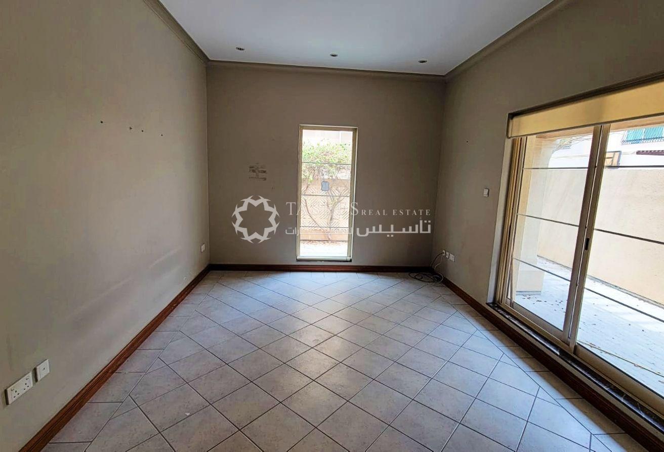 4-Bedroom Villa for Rent | Golden Villas | Al Wasl photo 11