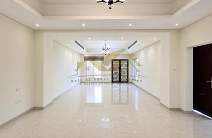 Villa - 5 Bedrooms - 6 Bathrooms for rent in Jumeirah 1 Villas - Jumeirah 1 - Jumeirah - Dubai