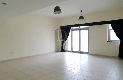 شقة - غرفة نوم - 2 حمامات للايجار في B برج - الأبراج الإدارية - الخليج التجاري - دبي