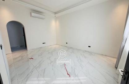 Apartment - 1 Bedroom - 2 Bathrooms for rent in Baniyas - Abu Dhabi
