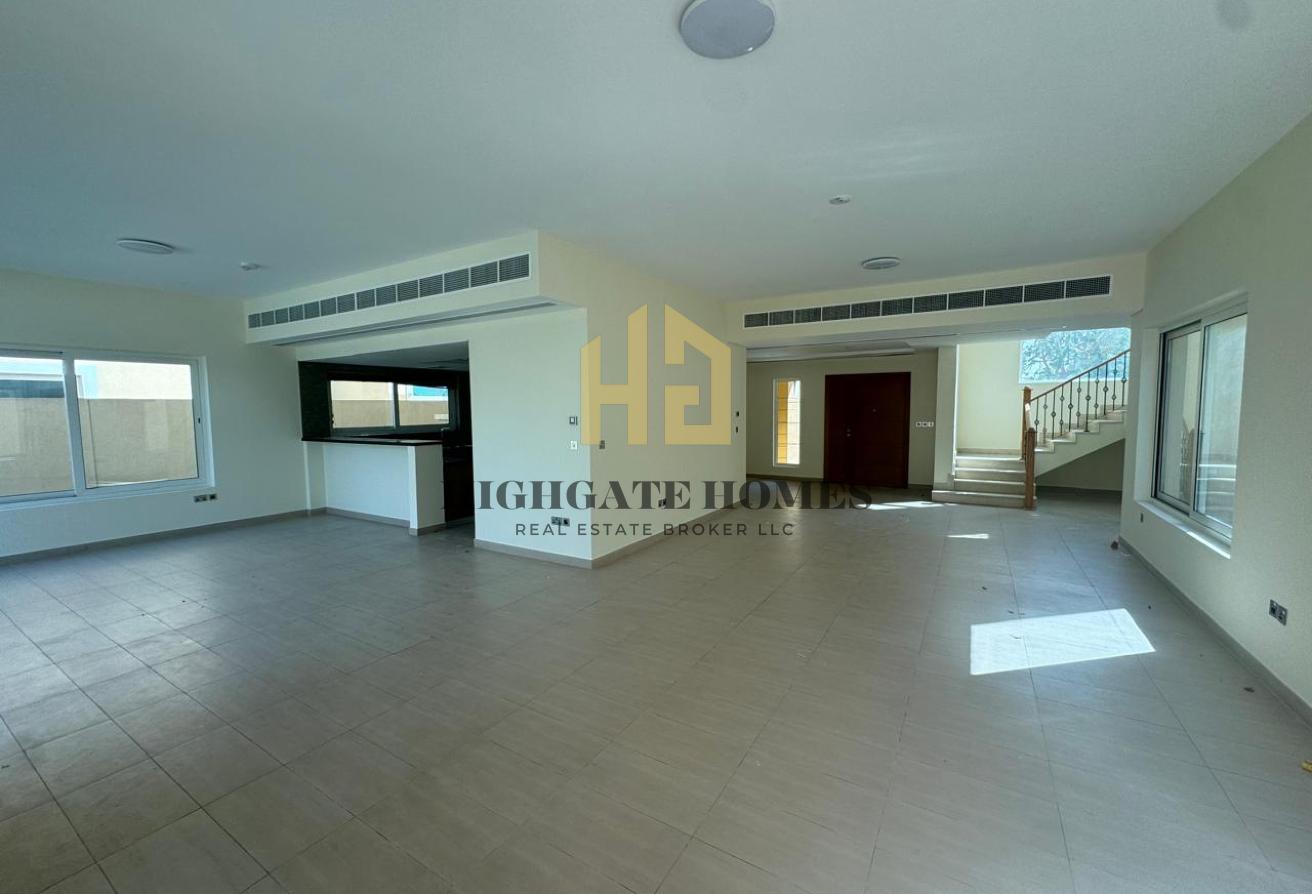 Vacant Villa| Pristine Condition|Landscaped Garden photo 2