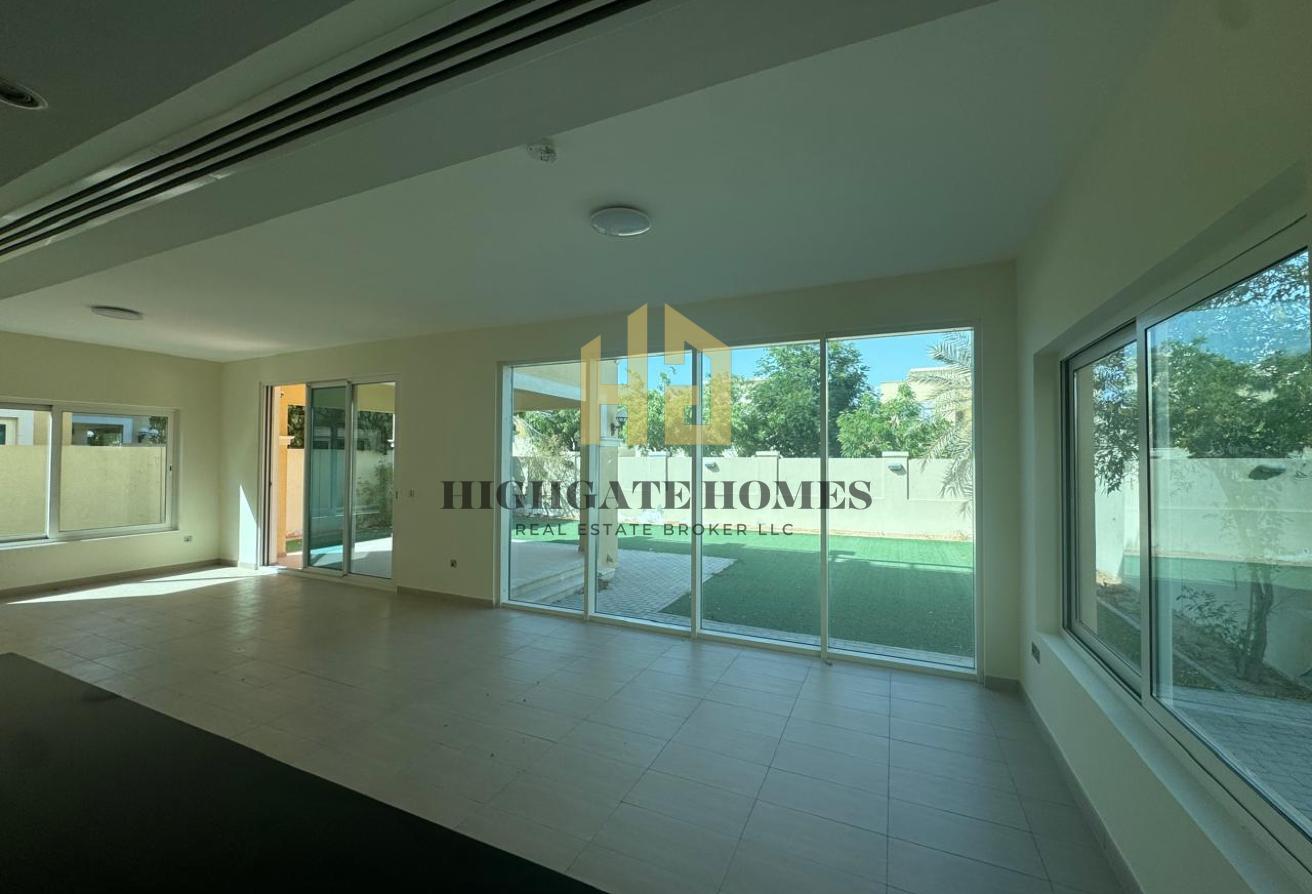 Vacant Villa| Pristine Condition|Landscaped Garden photo 7