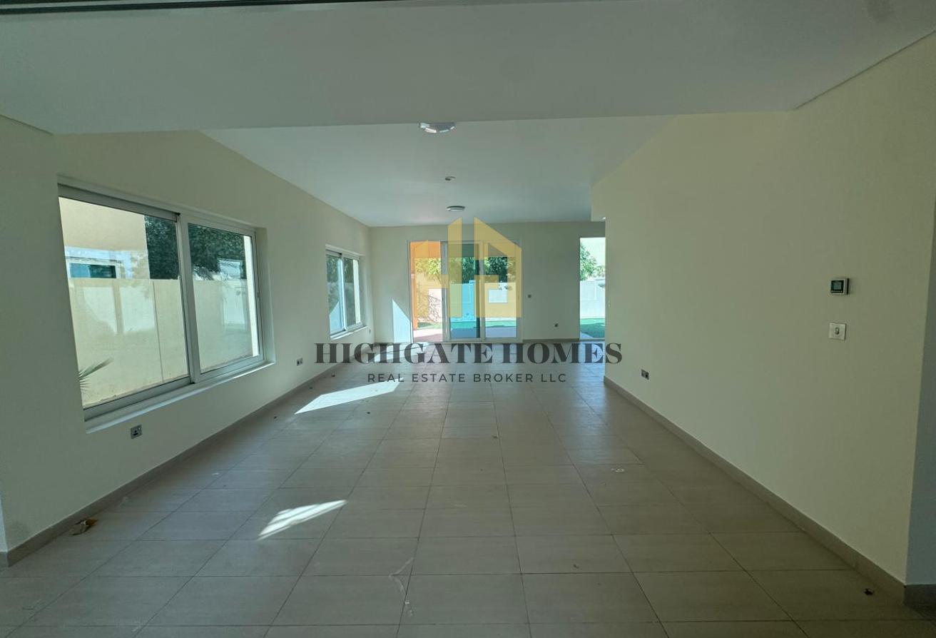 Vacant Villa| Pristine Condition|Landscaped Garden photo 4