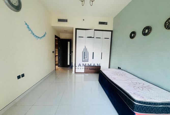 Swimming Pool View | 2 BEDROOM | KITCHEN APPLIANCE photo 2