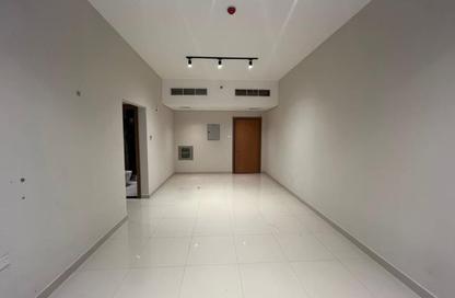 Apartment - 2 Bedrooms - 2 Bathrooms for rent in SRS Tower - Al Rashidiya 1 - Al Rashidiya - Ajman
