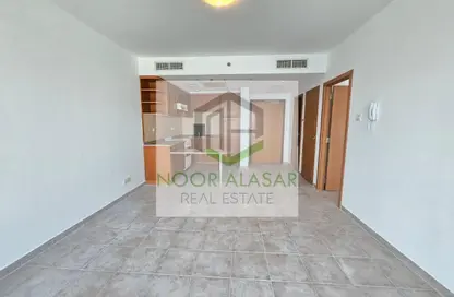 شقة - غرفة نوم - 2 حمامات للايجار في برج  UP - شارع الشيخ زايد - دبي