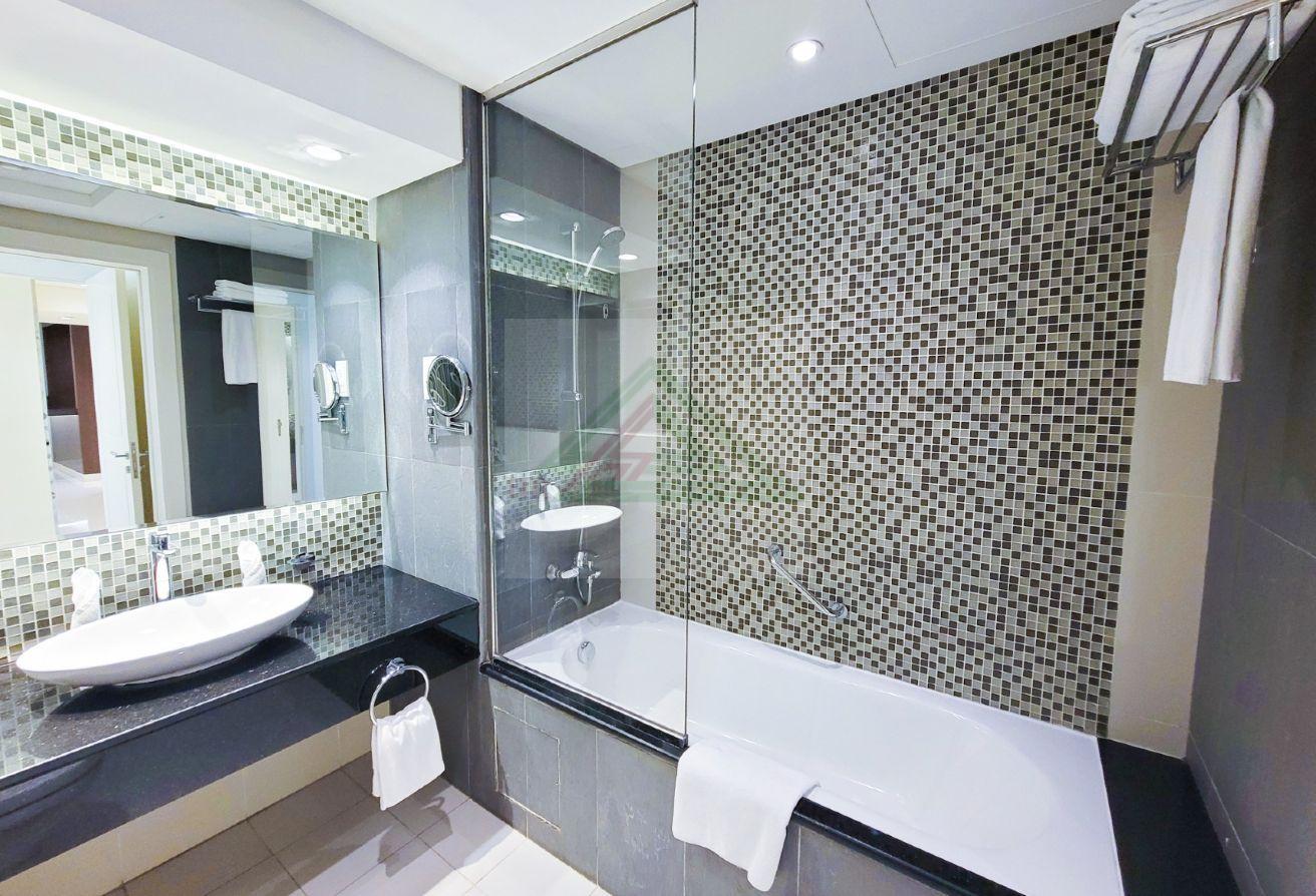 Elegant 2 BR Apartment in Damac Distinction photo 7