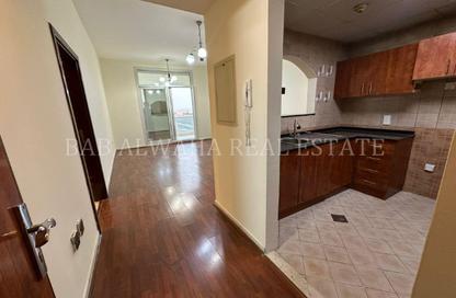 Apartment - 1 - 2 for rent in University View Block B - University View - Dubai Silicon Oasis - Dubai