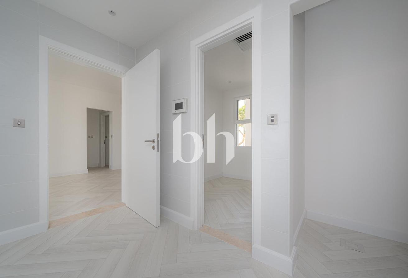 VacantI 5 BR Villa | Burj Al Arab View| Beachfront photo 9