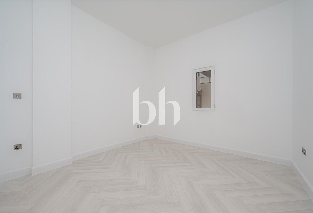 VacantI 5 BR Villa | Burj Al Arab View| Beachfront photo 8