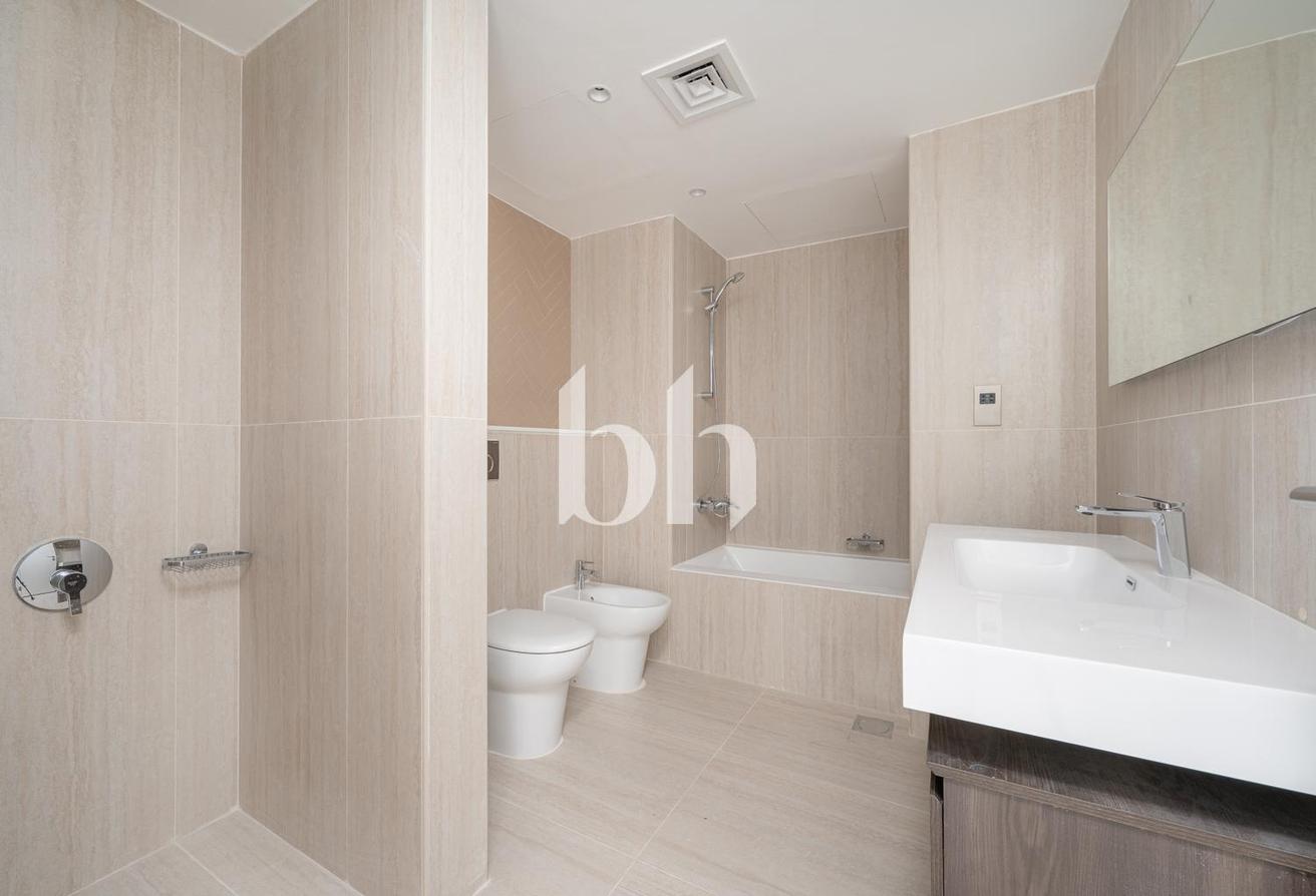 VacantI 5 BR Villa | Burj Al Arab View| Beachfront photo 17