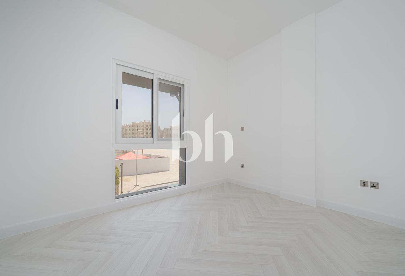 VacantI 5 BR Villa | Burj Al Arab View| Beachfront photo 12