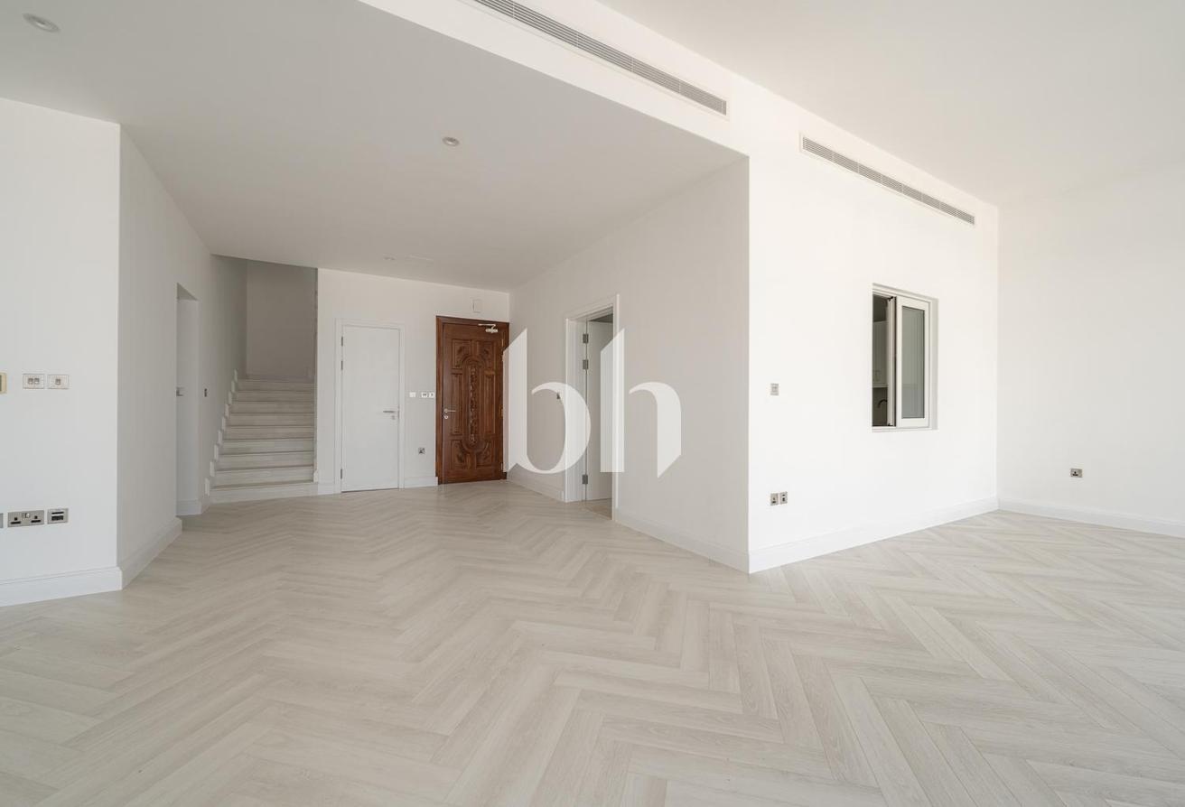 VacantI 5 BR Villa | Burj Al Arab View| Beachfront photo 7