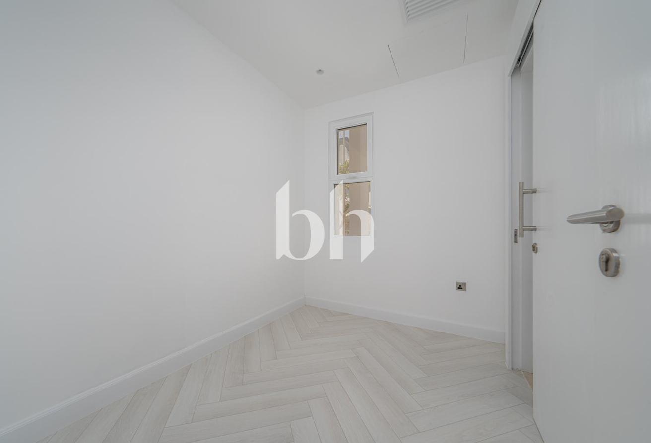 VacantI 5 BR Villa | Burj Al Arab View| Beachfront photo 10